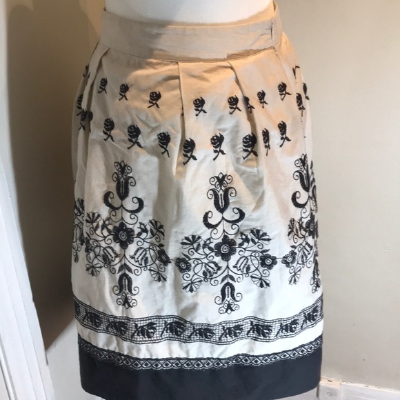 “TRISTAN” Embroidered Beige and Black Skirt. - Picture 3 of 12